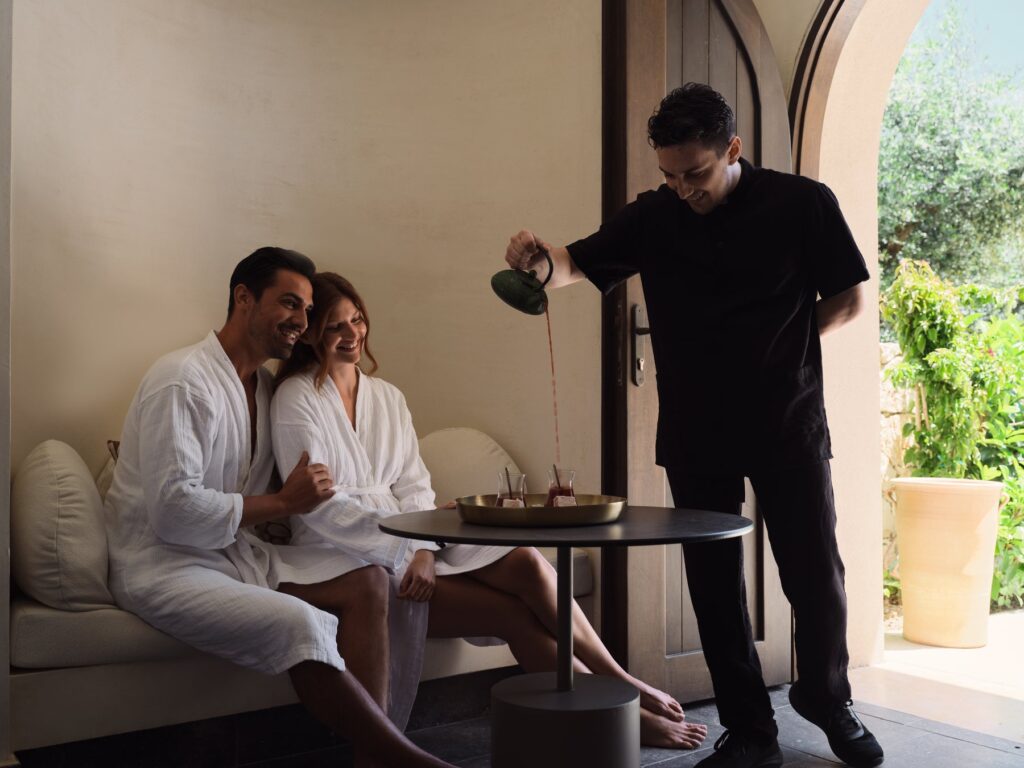 Couple enjoying herbal tea in the relaxation lounge of Pietra Calda Spa